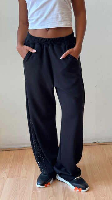 Black sweatpants with diamond on sides