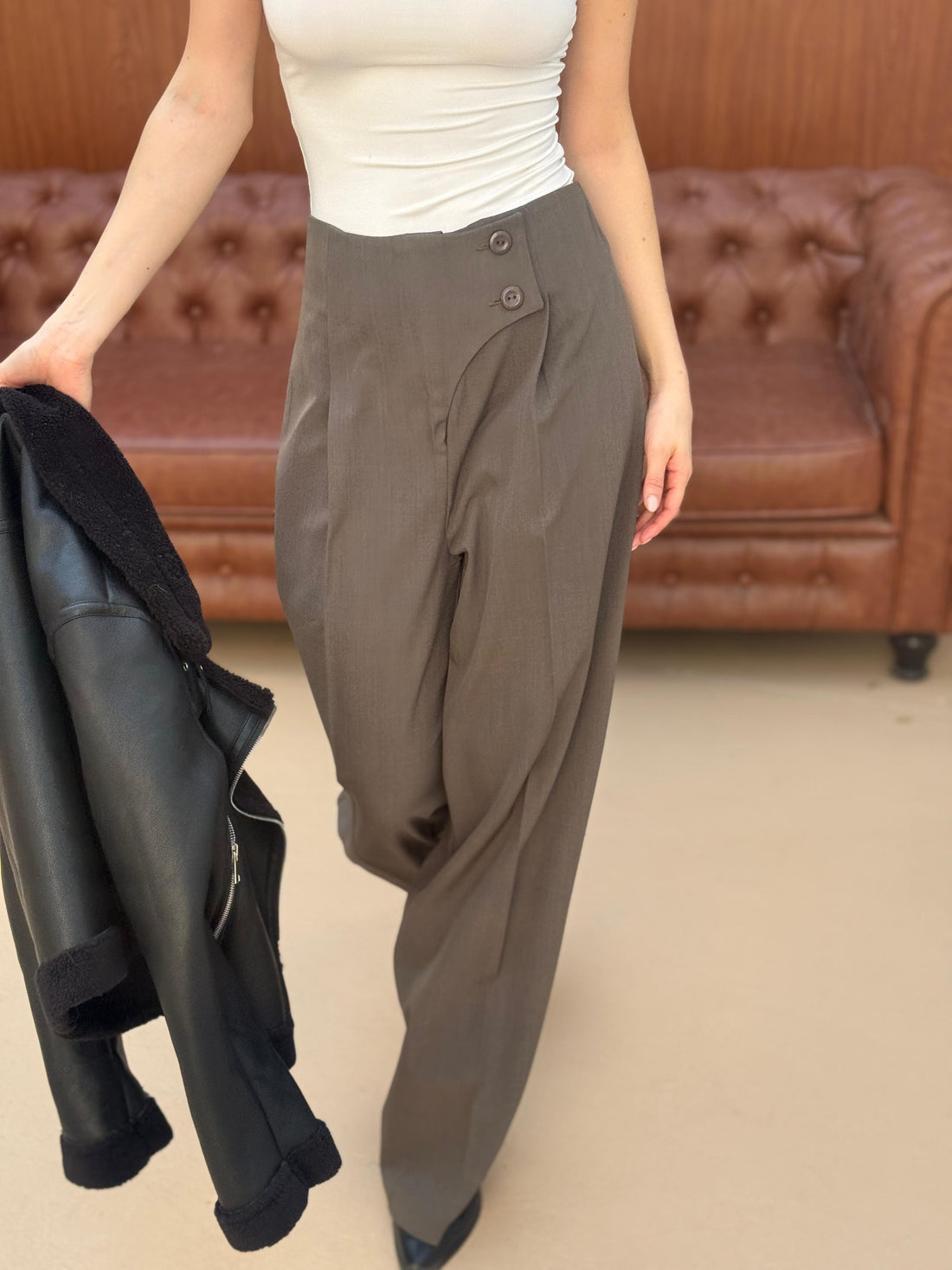 The prestige pants with lines in chocolate