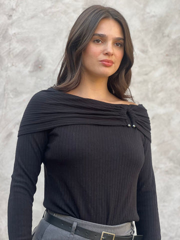 Knit sway pullover in black