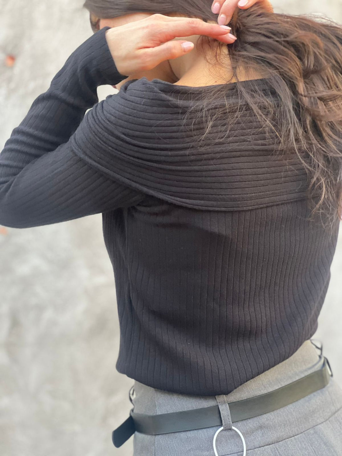 Knit sway pullover in black