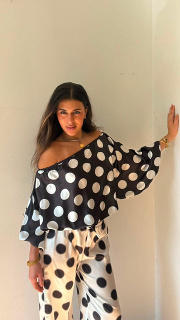 Blouse polka dot white in black