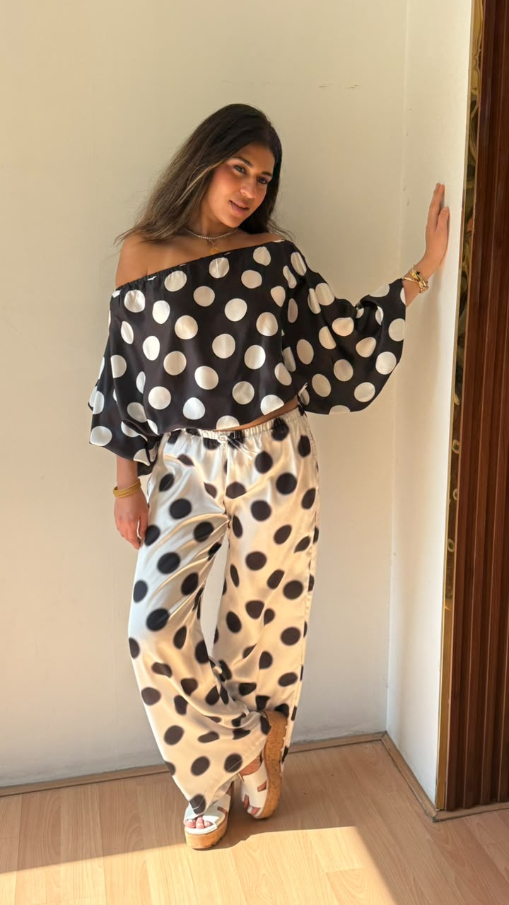 Blouse polka dot white in black