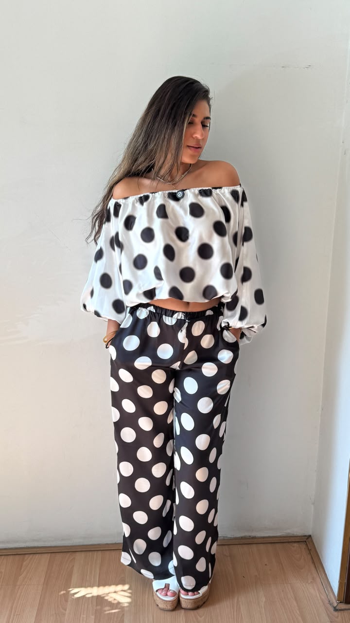 Blouse polka dot black in white