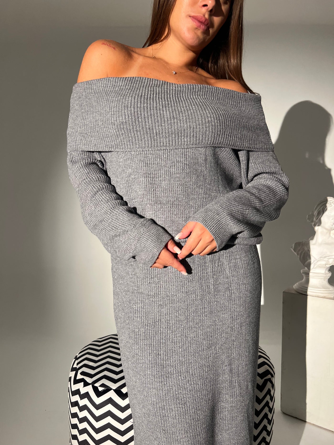 Diva in grey skirt