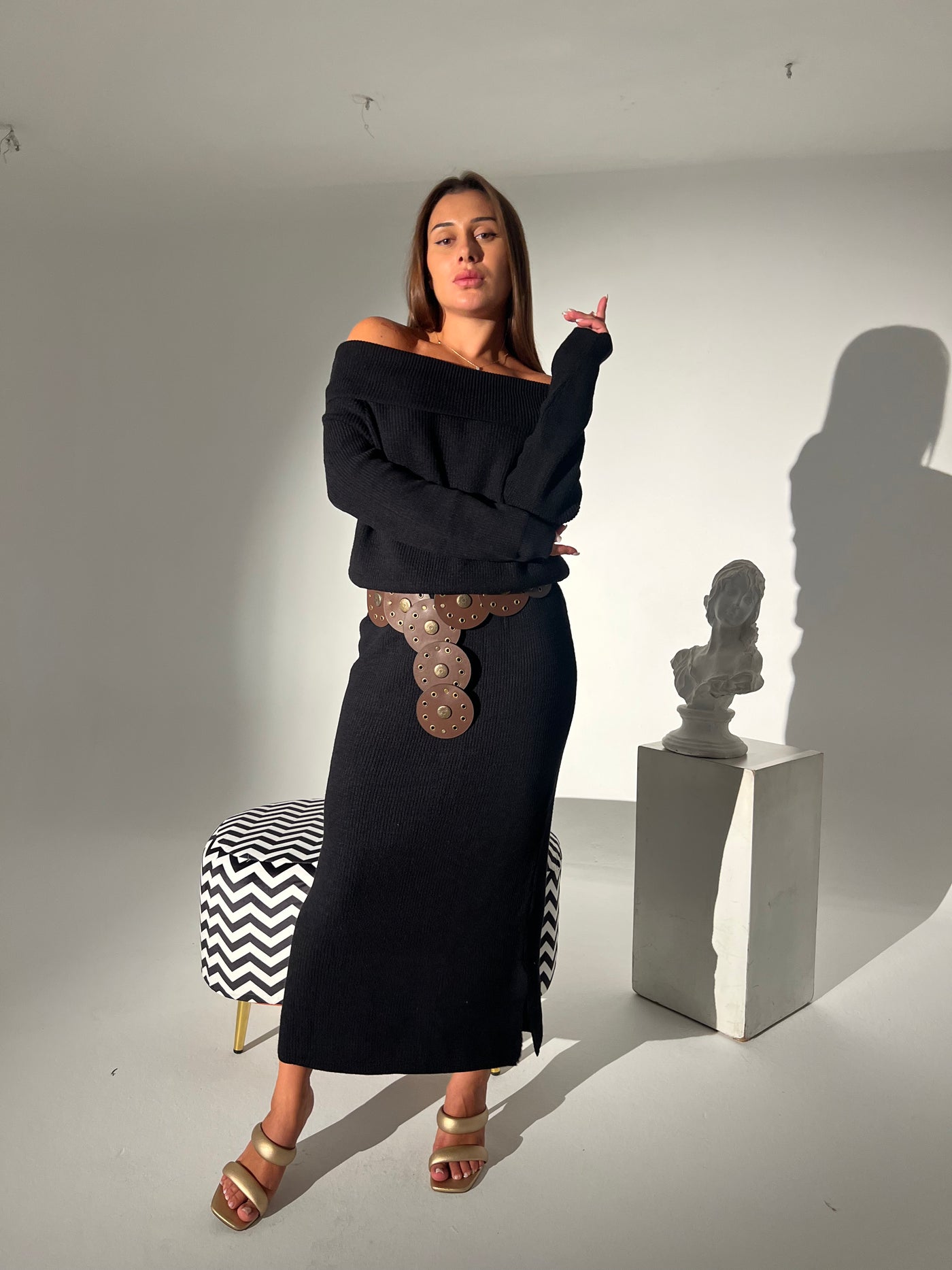 Diva in black skirt