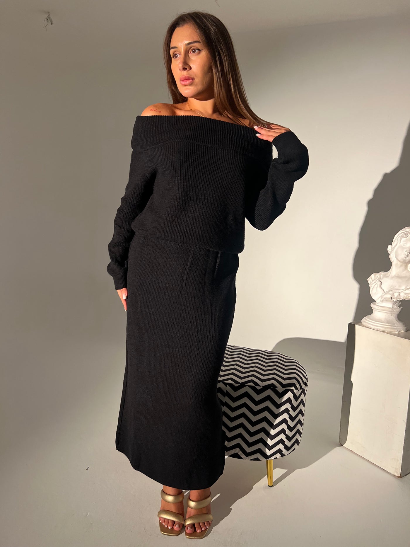 Diva in black skirt